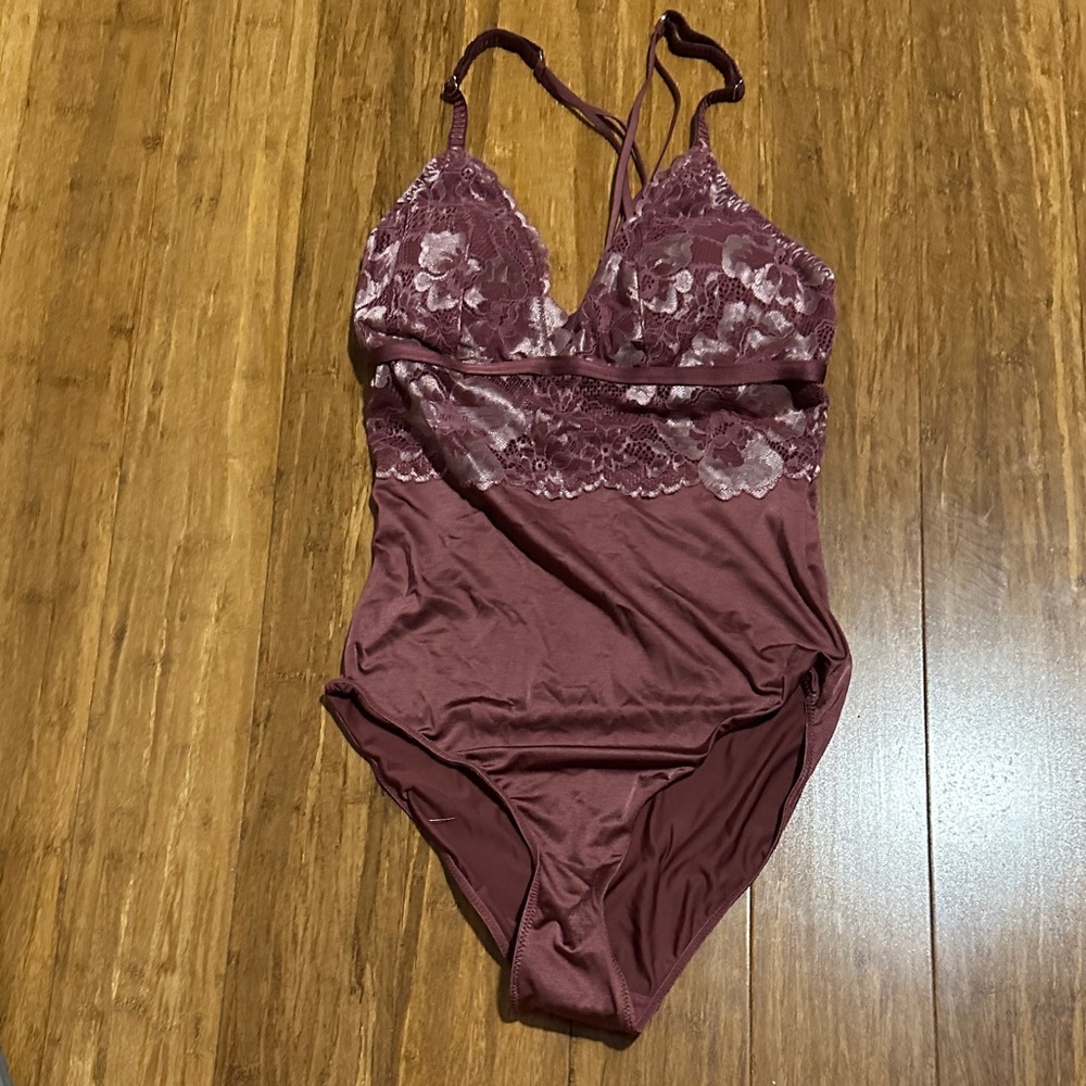 LAST CHANCE: Auden Lace Bodysuit in Deep Mauve